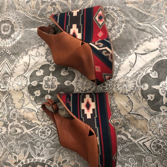 Elissa Steve Madden Aztec Shoes - Picture 2 of 5